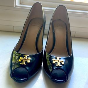 Tory Burch Peep Toe Wedge - black patent, size 8.5